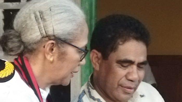 Emi Nomleni dan Hery Dosinaen di Desa Nihaone, Adonara, Kabupaten Flores Timur, Kamis (26/5/2022).