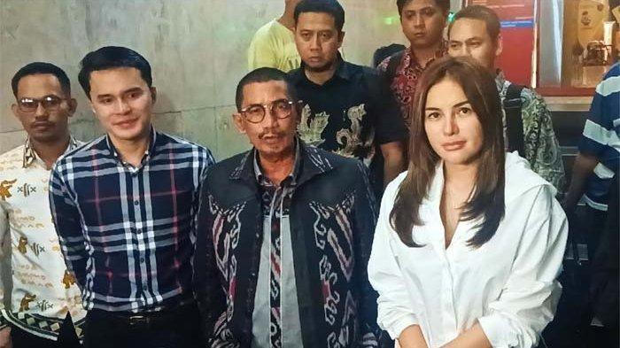 NIKITA MIRZANI DIPERIKSA - Presenter dan bintang film Nikita Mirzani usai diperiksa di Polda Metro Jaya, Semanggi, Jakarta Selatan, Kamis (6/2/2025). Kasus dugaan pemerasan terhadap dokter Reza Gladys kini masuk tahap penyi