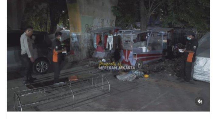 Berita Viral Penemuan Jasad Lansia Tunawisma Tanpa Identitas di Kolong Rel Kereta Api Karang Anyar