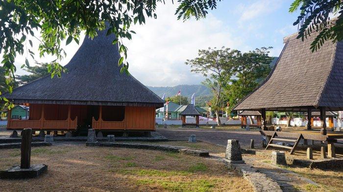 Museum Tenun Ikat samping Taman Bung Karno di Kabupaten Ende Provinsi Nusa Tenggara Timur (NTT), Jumat (7/7/2020).