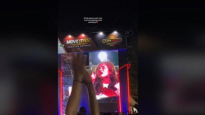 KONSER - Viral Wanita Menangis Saat Wizz Baker Bawakan Lagu Rindu Rumah Konser Move It Fest Chapter Kupang