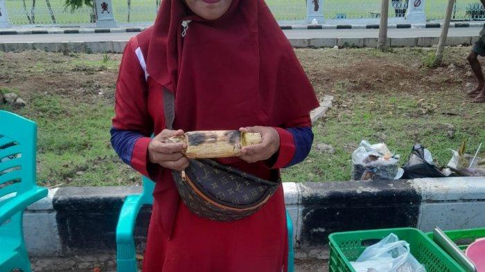 LAMPAR BAKAR DAUN PISANH ISIAN DAGING - Kuliner NTT Kue Lampar Bakar Bonopoi Isian Daging Buatan Ibu Fatmawati di Kupang Car Free Day  Jalan El Tari Kota Kupang
