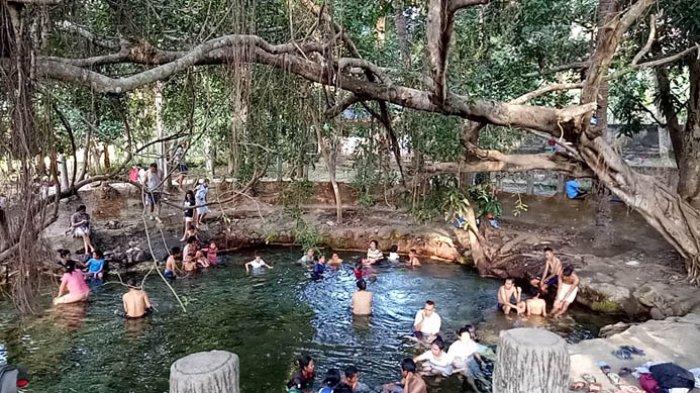 Suasana di wisata alam air panas Mengeruda Soa Kecamatan Soa Kabupaten Ngada, Minggu (19/7/2020).