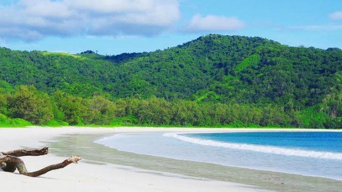 Pantai Tarimbang Sumba Timur