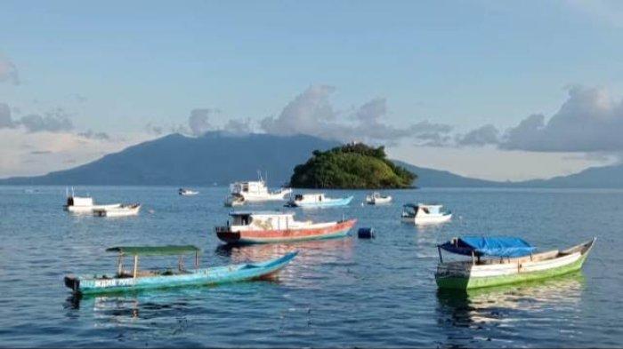 WAIBALUN - Pulau Waibalun Larantuka, Kabupaten Flores Timur, merupakan salah satu obyek wisata menarik yang bisa dikunjungi. Gambar diambil Minggu 19 Maret 2023.