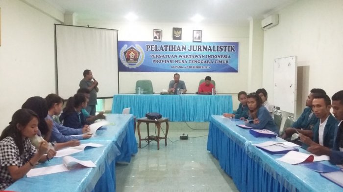 Pembukaan Pelatihan Jurnalistik PWI NTT, Hotel Grenia Kupang, Selasa (6/12/2016)