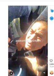 Petugas saat menangkap artis Saiful Jamil alias SJ dan asistennya di dekat Halte Busway TransJakarta Jelambar, Grogol Petamburan, Jakarta Barat pada JUmat 5 Januari 2024.