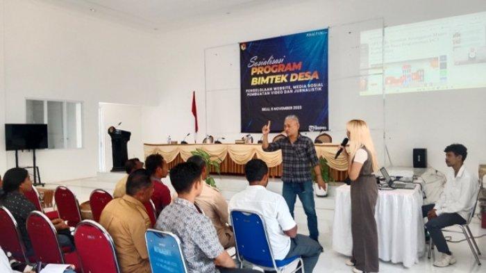 BIMBINGAN TEKNIS - Media Pos Kupang bekerja sama dengan Pemerintah Kabupaten Belu, melalui Dinas PMD dan Sosial dan Kominfo Belu melakukan sosialisasi program bimbingan teknis pembangunan desa, mencakup pengelolaan website desa, penggunaan media sosial, produksi video, dan jurnalisme, bertempat di Aula Betelalenok Atambua, Senin, 6 November 2023.