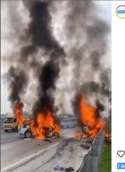Tabrakan di ruas jalan Tol Cikampek Senin 8 April 2024 12 orang tewas saat mudik Lebaran Idul Fitri 1445 Hijriah jadi Berita Viral