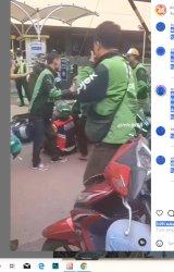 Pertikaian antar pengemudi ojek online di Daerah Kuningan Jakarta Selatan