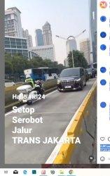 Video mobil menggunakan pelat nomor RI 24 'terjebak' di jalur TransJakarta (busway)jadi Berita Viral  di media sosial (medsos).