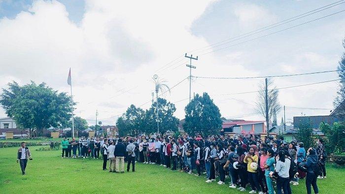 Forum Nakes Non ASN di Manggarai unjuk rasa di DPRD Kabupaten Manggarai pada Rabu 6 Maret 2024