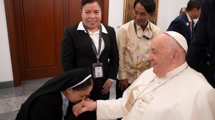 Paus Fransiskus Akan Tampil Perdana di Depan Publik Hari Minggu Ini - Pos-kupang.com