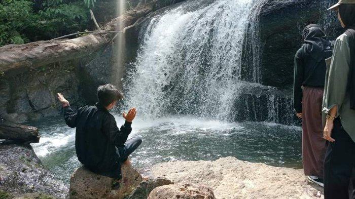 Pemandangan air terjun Turbin Kecamatan Semaka, Tanggamus, Lampung.