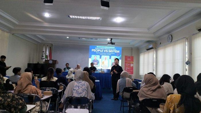 BAHAS AI - Diskusi bertajuk 'Bagaimana Kecerdasan Artifisial Membantu Kualitas Produk Jurnalistik' Kolaborasi Lampung Geh Akademy X AJI Bandar Lampung di Lantai 2 Kopdit Mekar Sai, Pahoman, Bandar Lampung, Selasa (6/5/2025) sore.
