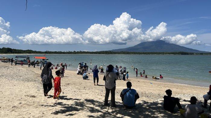 HARGA TIKET TERJANGKAU - Bagus Beach Walk menjadi salah satu lokasi wisata yang sangat cocok untuk dinikmati momen keluarga dengan harga tiket masuk sangat ramah di kantong.