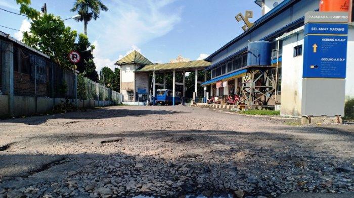 Berita Foto Kondisi Akses Jalan Masuk Menuju Terminal Rajabasa yang ...