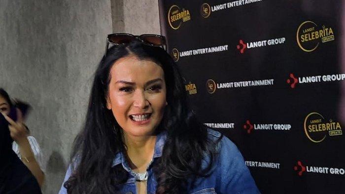 Jennifer Jill memposting dirinya dengan Andi Boy yang merupakan suami dari Emily Ryu.