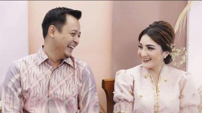 Kiki Amalia dan suaminya, Agung Nugraha.