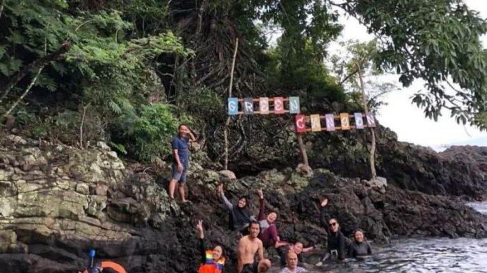 Minang Rua merupakan satu tempat wisata pantai di Lampung yang ada laguna dan air terjunnya. Lokasi wisata ini tidak jauh dari Pelabuhan Bakauheni Lampung Selatan. 