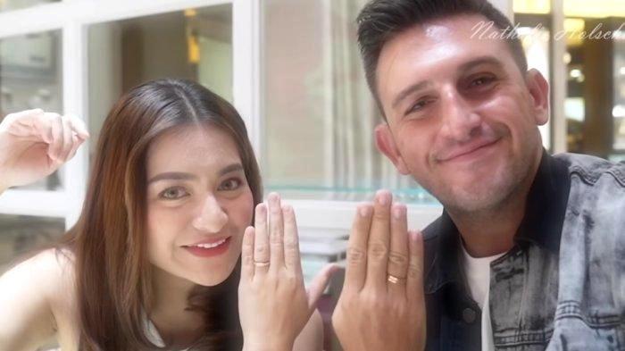 Nathalie Holscher akan menikah dengan Ladislao tahun depan.