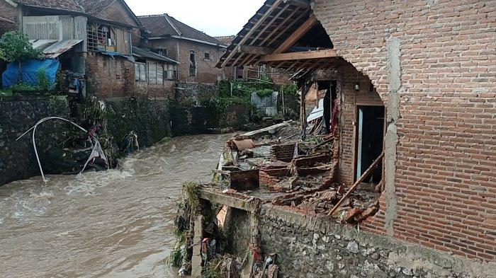 Udara Talang Padang selalu memiliki aroma unik.