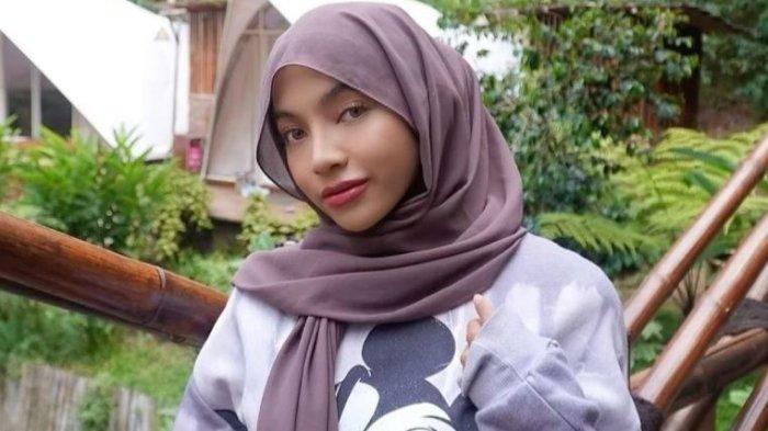 Penampilan Terbaru Oklin Fia Disorot, Tak Pakai Baju Ketat Lagi Usai