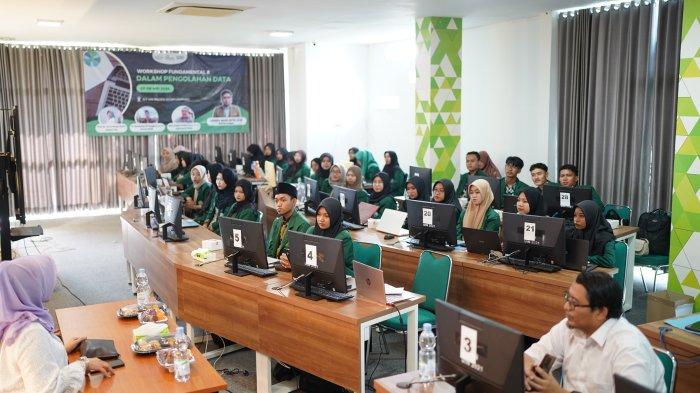 Gelar Workshop Fundamental R, Prodi Pendidikan Matematika UIN RIL ...