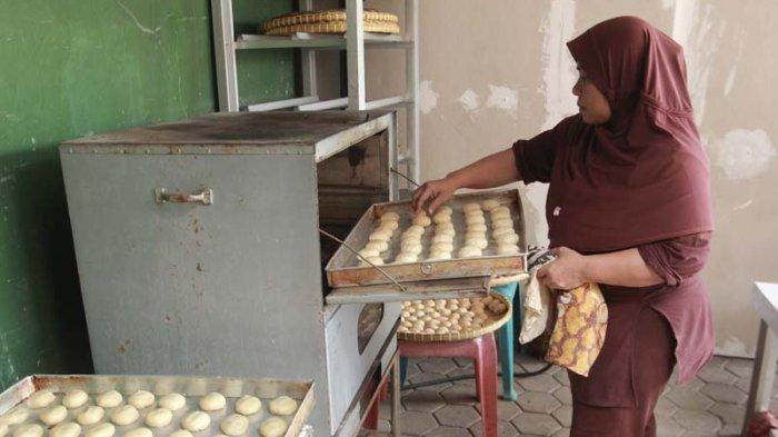 Proses pembuatan bakpia Pia Hana Puan.
