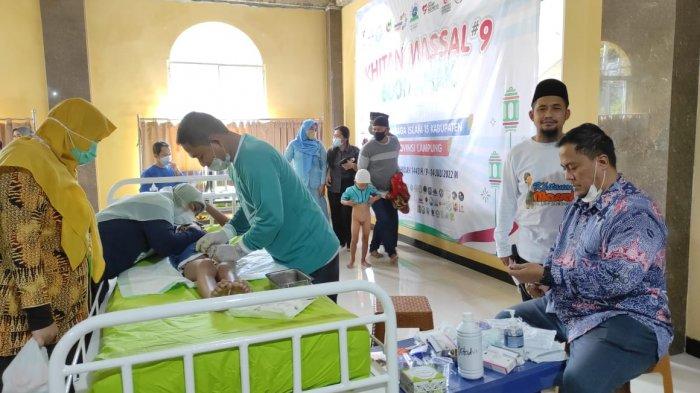 Rayakan HUT ke-21, RS Urip Sumoharjo Gelar Khitanan Massal ...
