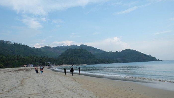 Pantai Minang Rua, Bakauheni, Lampung Selatan.