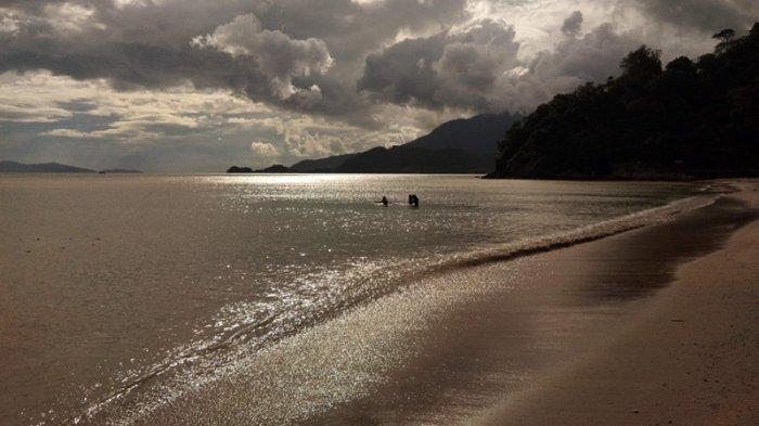 Pantai Minang Rua, Wisata Pantai yang Super Lengkap di Pesisir ...
