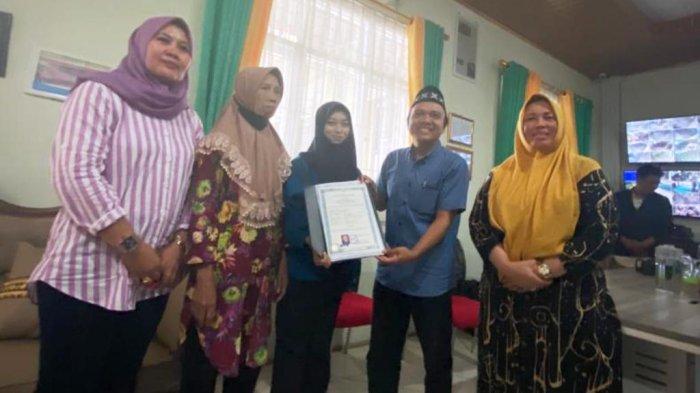 Alumni sman 6 palu mengeluhkan ijazah ditahan karena uang komite