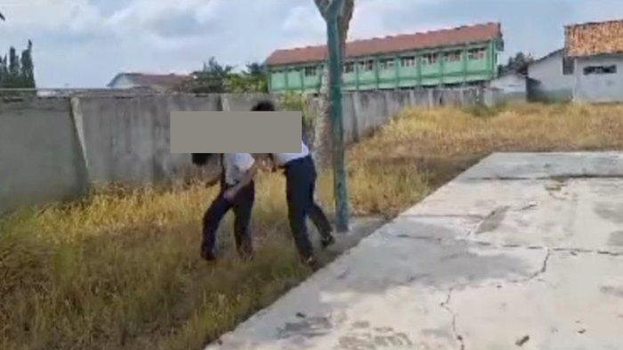 Tangkap layar video perundungan siswa SMP di Kabupaten Tulangbawang Barat, Lampung.