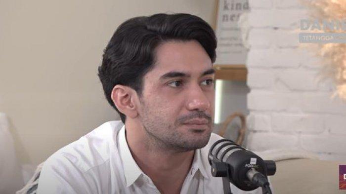 Reza Rahadian dulu pernah jadi tukang potong rumput.