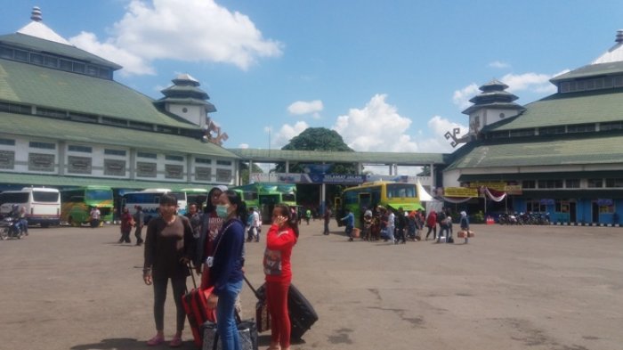VIDEO TEASER - Gedung Terminal Rajabasa Jadi Lapangan Bulutangkis ...