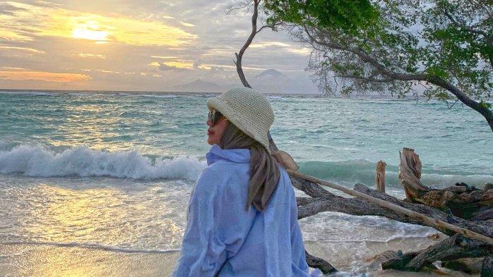 Sunset yang indah siap mewarnai liburan Anda di Gili Trawangan.