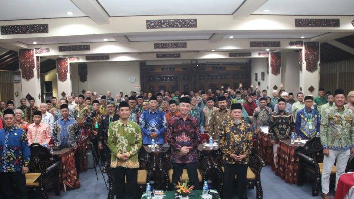 Rapat Koordinasi Nasional (Rakornas) Forum Pimpinan Bidang Al-Islam & Kemuhammadiyahan (AIK) Perguruan Tinggi Muhammadiyah Aisyiyah (PTMA) di Mataram, Senin (19/8/2024).