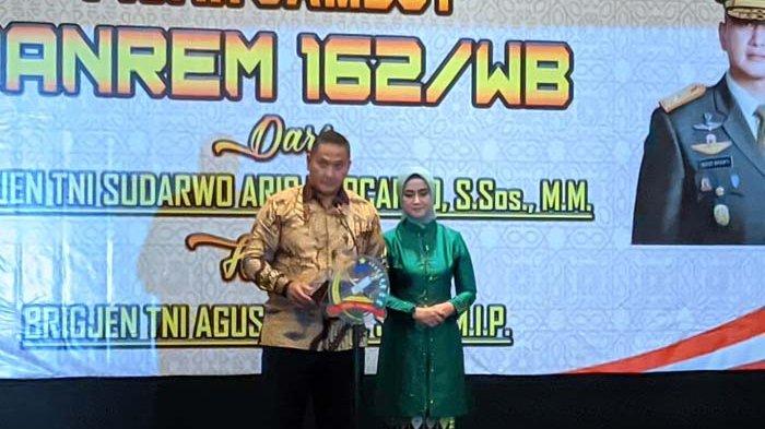 Komandan Korem 162/WB Brigjen TNI Agus Bhakti saat memberikan sambutan pada acara pisah sambut di Mataram, Selasa (27/6/2023) malam.