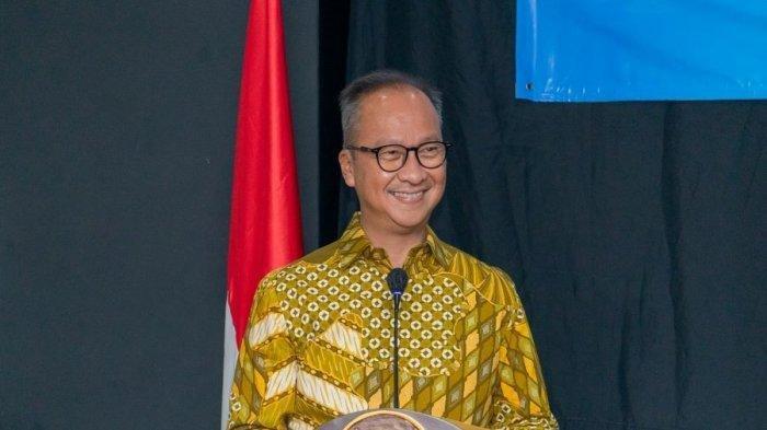 Agus Gumiwang Kartasasmita ditunjuk sebagai Menteri Perindustrian di Kabinet Merah Putih di pemerintahan Prabowo Subianto-Gibran Rakabuming Raka.