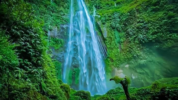 Air Terjun Tiu Sekeper merupakan salah satu destinasi wisata alam terbaik di Lombok Utara, Nusa Tenggara Barat.