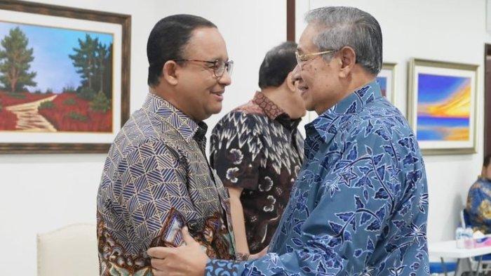 Anies Baswedan (kiri) bertemu Presiden Keenam RI Susilo Bambang Yudhoyono saat peresmian Museum dan Galeri SBY-ANI di Pacitan, Jawa Timur, Jumat (17/8/2023).