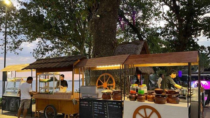 Hotel Aruna Senggigi kembali memanjakan pecinta kuliner dengan meluncurkan Angkringan Aruna. Aruna menyajikan 20 varian menu yang sangat memanjakan pecinta kuliner.