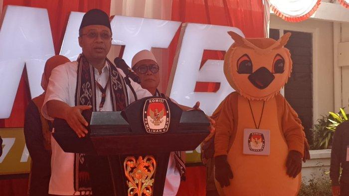 Bakal calon Gubernur NTB Zulkieflimansyah saat mendaftar di KPU NTB, Rabu (28/8/2024).