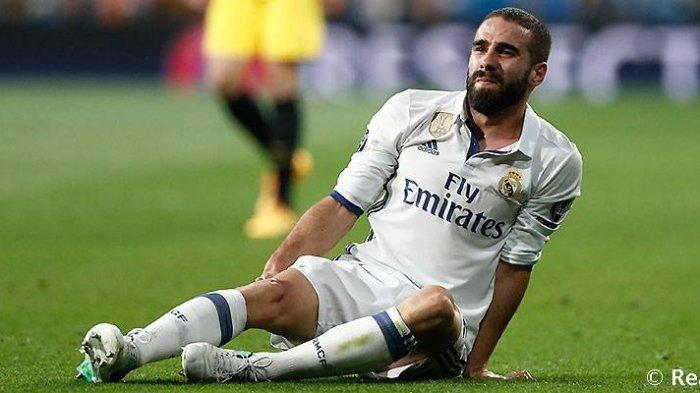 Bek Real Madrid Dani Carvajal meringis kesakitan
