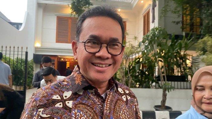 Sekretaris Jenderal Kementerian Perdagangan Budi Santoso usai menghadiri pertemuan di kediaman presiden terpilih Prabowo Subianto di Jalan Kertanegara IV Jakarta, Senin (14/10/2024).