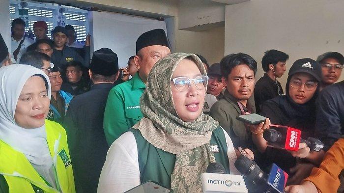 Co Captain Timnas Amin Nihayatul Wafiroh (depan) saat ditemui usai mendampingi Capres nomor urut 1 Anies Baswedan kampanye di NTB, Selasa (19/12/2023).