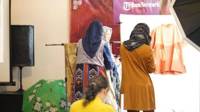 PELATIHAN - Kegiatan Workshop Perajin Cenderaloka. Salain menemukan penjual dan pembeli, Cenderaloka juga melakukan kegiatan pelatihan bagi para UMKM di Indonesia.