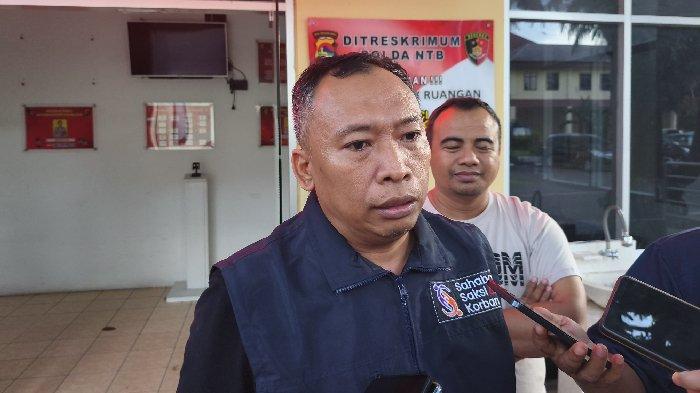 DOSEN CABUL - Koordinator Aliansi Stop Kekerasan Seksual, Joko Jumadi saat melaporkan peristiwa pencabulan oleh oknum dosen UIN Mataram di Polda NTB, Selasa (20/5/2025). 