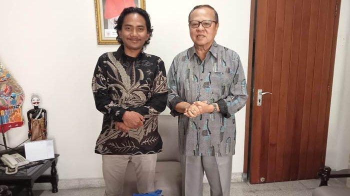 Sekembali dari Roma Deni Iskandar  (kiri) bertemu Uskup Agung Jakarta, Kardinal Ignatius Suharyo.